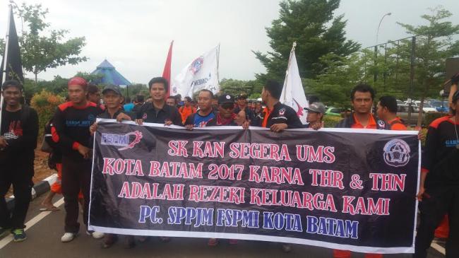 Puluhan Buruh Demo di Kantor Gubernur, Minta SK UMS Kota Batam